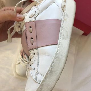 ヴァレンティノ(VALENTINO)のヴァレンティノ  スニーカー　ピンク　難あり激安(スニーカー)