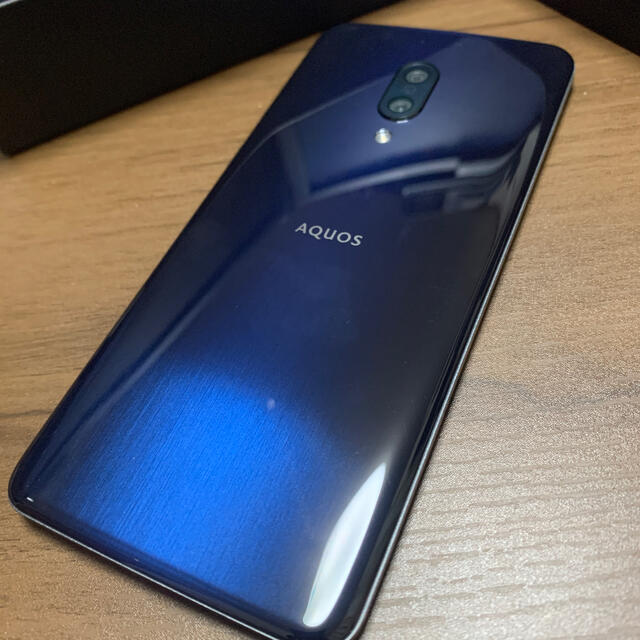 AQUOS(アクオス)のAquos zero2 8/256GB アストロブラック　ソフトバンク スマホ/家電/カメラのスマートフォン/携帯電話(スマートフォン本体)の商品写真