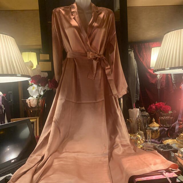 上質で快適 LA PERLA - 完売 la perla ロングローブ ルームウェア