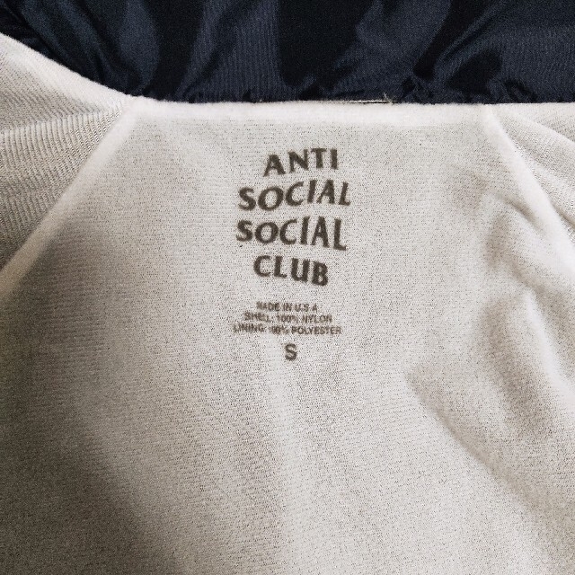 ANTI(アンチ)のANTI SOCIAL SOCIAL CLUB コーチジャケット ネイビー メンズのジャケット/アウター(ナイロンジャケット)の商品写真