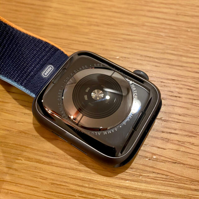 Apple(アップル)のApple watch シリーズ4 アルミスペースグレイ44mm GPS スマホ/家電/カメラのスマホアクセサリー(その他)の商品写真
