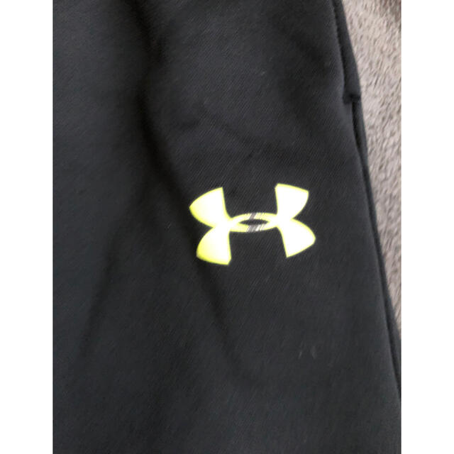 UNDER ARMOUR(アンダーアーマー)のアンダーアーマー  YXL 黒　ジャージ キッズ/ベビー/マタニティのキッズ服男の子用(90cm~)(パンツ/スパッツ)の商品写真