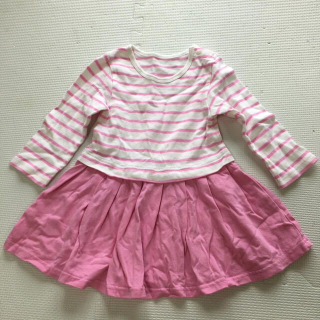 UNIQLO(ユニクロ)のユニクロ女の子ワンピース80サイズ キッズ/ベビー/マタニティのベビー服(~85cm)(ワンピース)の商品写真