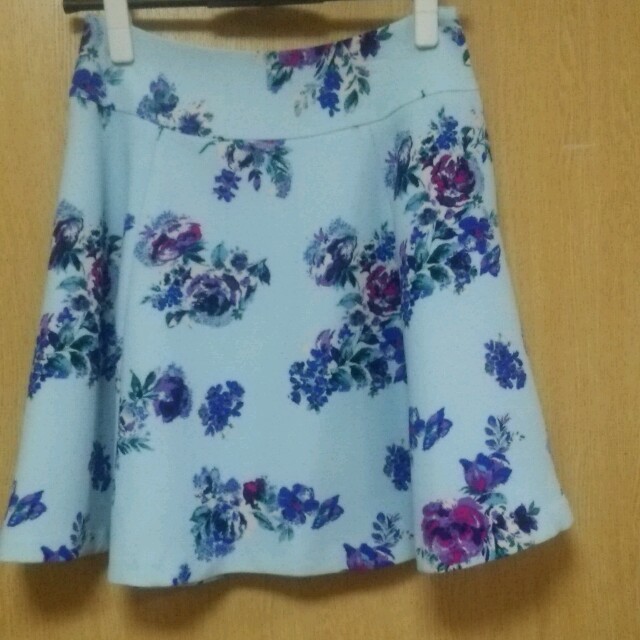 ViS(ヴィス)のvis 花柄 ミニスカート レディースのスカート(ミニスカート)の商品写真