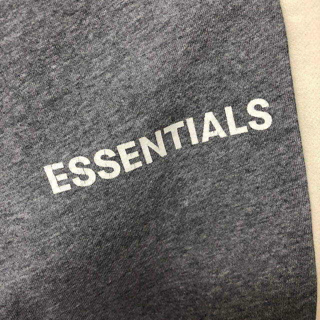 FEAR OF GOD(フィアオブゴッド)のFOG ESSENTIALS スウェットパンツ　L メンズのパンツ(その他)の商品写真