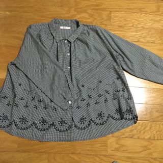 シャンブルドゥシャーム(chambre de charme)の刺繍トップス(シャツ/ブラウス(長袖/七分))