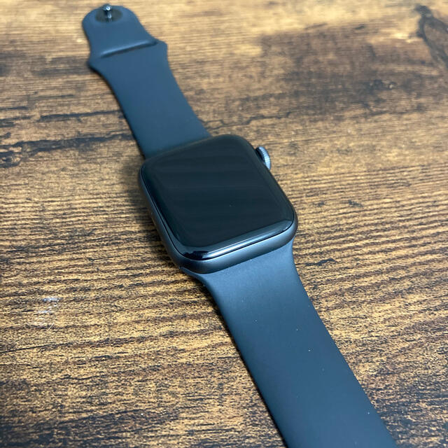 Apple Watch SE （GPSモデル）40mm スペースグレイ