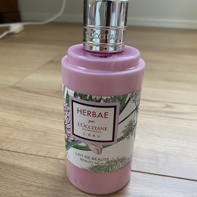 L'OCCITANE(ロクシタン)の【新品未使用】 ロクシタン エルバブランシュ ボディミルク 250ml コスメ/美容のボディケア(ボディローション/ミルク)の商品写真