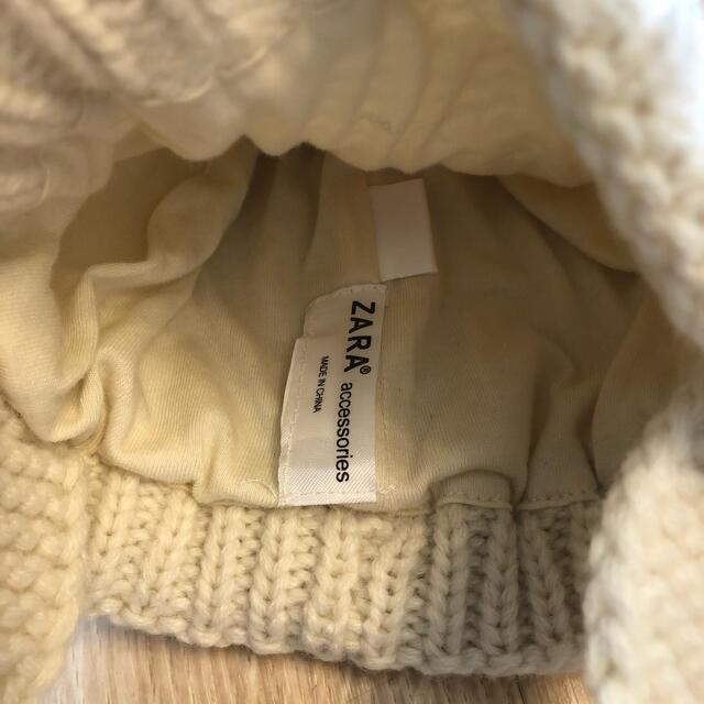 ZARA KIDS(ザラキッズ)のzarababy ザラベビー ぽんぽん付ニット帽 80cm キッズ/ベビー/マタニティのこども用ファッション小物(帽子)の商品写真