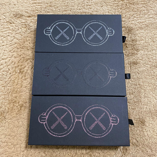 新品 KAWS x SONS+DAUGHTERS キッズ用サングラス 3色セット