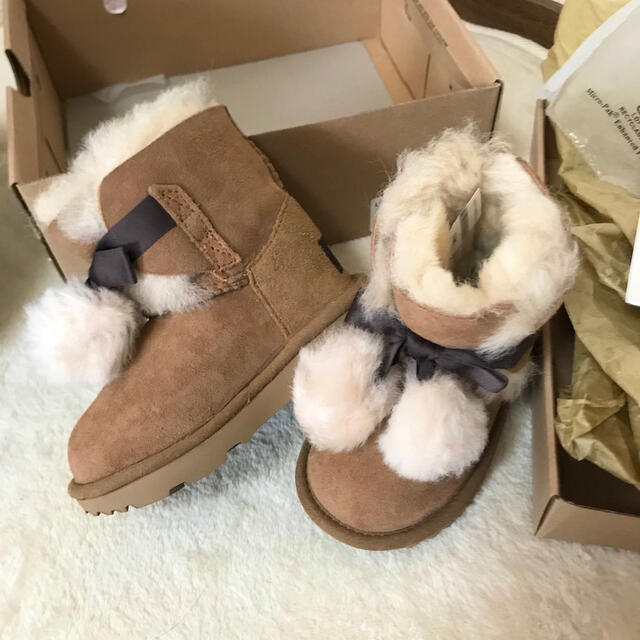 UGG(アグ)のUGG ベビー キッズ ムートンブーツ 未使用 キッズ/ベビー/マタニティのベビー靴/シューズ(~14cm)(ブーツ)の商品写真