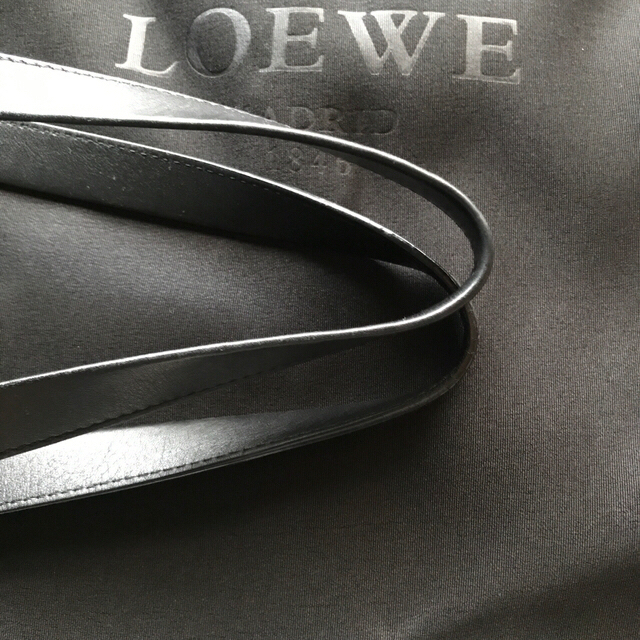 完売致しました。LOEWE