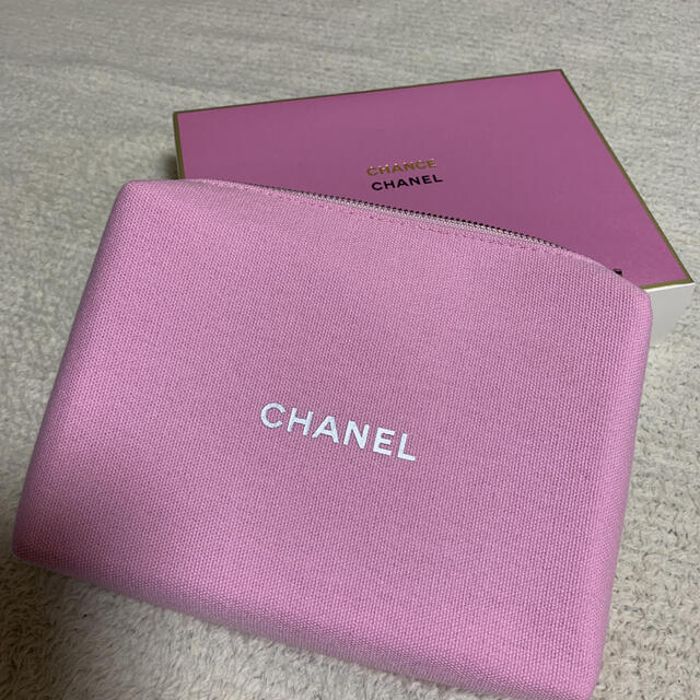 CHANEL(シャネル)のCHANEL ノベルティポーチ♡新品未使用 レディースのファッション小物(ポーチ)の商品写真