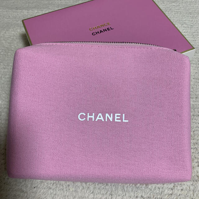 CHANEL(シャネル)のCHANEL ノベルティポーチ♡新品未使用 レディースのファッション小物(ポーチ)の商品写真