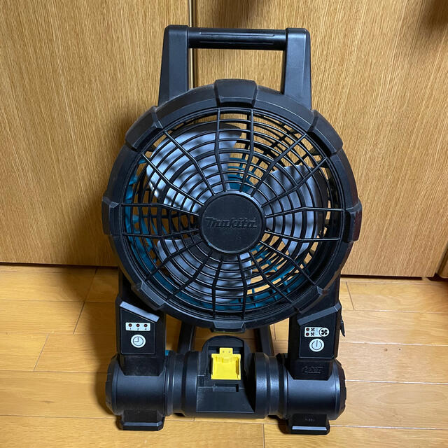 Makita(マキタ)のマキタ　充電式ファン（扇風機）CF201D スマホ/家電/カメラの冷暖房/空調(扇風機)の商品写真