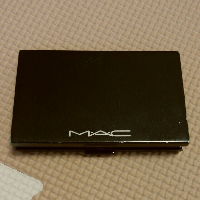 MAC(マック)のM.A.C アイシャドー ６色 コスメ/美容のベースメイク/化粧品(アイシャドウ)の商品写真