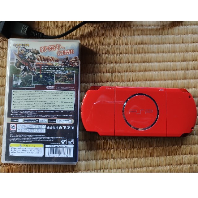 PlayStation Portable(プレイステーションポータブル)の中古　psp 本体　モンハン3rd　状態悪い エンタメ/ホビーのゲームソフト/ゲーム機本体(携帯用ゲーム機本体)の商品写真