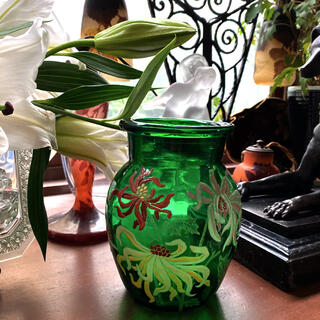 お花のエナメルペイントがとても素敵なフラワーベース(花瓶)