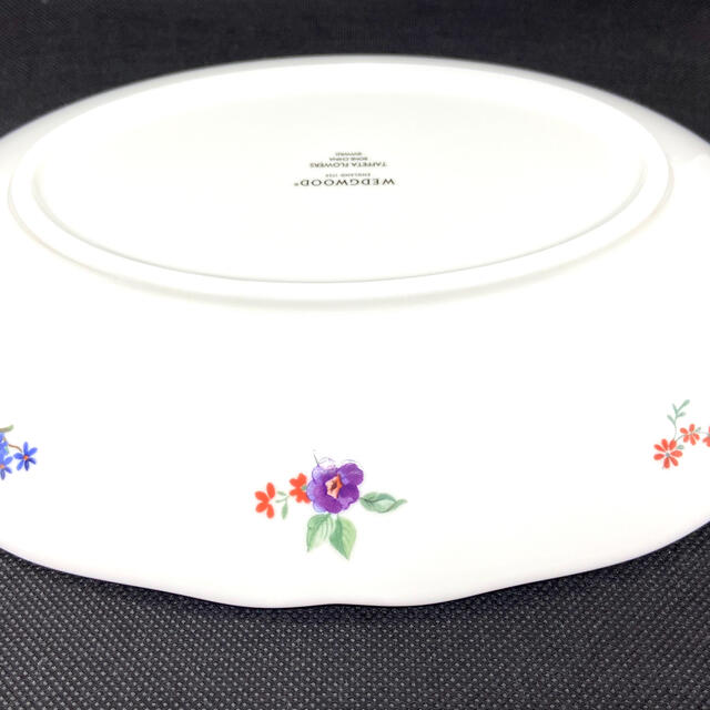 WEDGWOOD(ウェッジウッド)の新品•未使用♡ウェッジウッド　タフェッタフラワー　オーバルディッシュ　25cm インテリア/住まい/日用品のキッチン/食器(食器)の商品写真