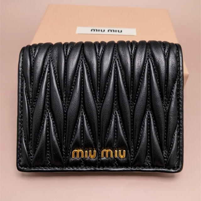 まいこ様専用♡新品未使用品♡ miumiu マトラッセ 二つ折り 財布 黒
