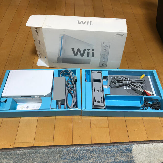 Wii(ウィー)のwii 本体一式 エンタメ/ホビーのゲームソフト/ゲーム機本体(家庭用ゲーム機本体)の商品写真