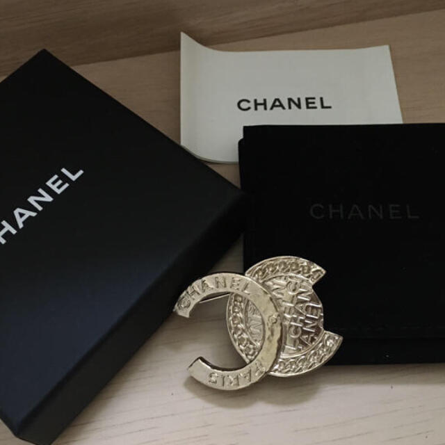 CHANEL(シャネル)のCHANEL ブローチ レディースのアクセサリー(ブローチ/コサージュ)の商品写真