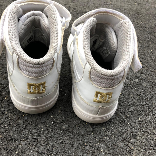 DC SHOES(ディーシーシューズ)のmila様専用　ハイカット　スニーカー　18センチ　ホワイト キッズ/ベビー/マタニティのキッズ靴/シューズ(15cm~)(スニーカー)の商品写真