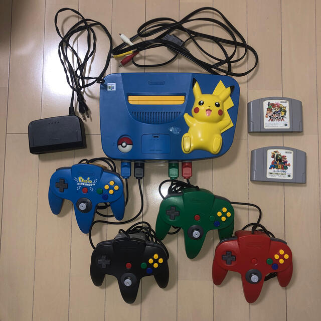 NINTENDO 64(ニンテンドウ64)のニンテンドー64 ピカチュウバージョン エンタメ/ホビーのゲームソフト/ゲーム機本体(家庭用ゲーム機本体)の商品写真