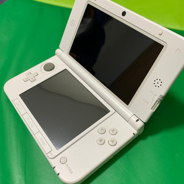 ニンテンドー3DS(ニンテンドー3DS)のきこママ様専用☆Nintendo 3DS  LL 本体 ホワイト エンタメ/ホビーのゲームソフト/ゲーム機本体(携帯用ゲーム機本体)の商品写真