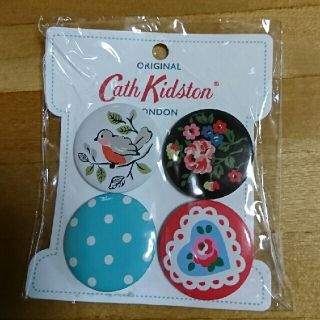 キャスキッドソン(Cath Kidston)の【レア】cath kidston 缶バッジ 4個入り(バッジ/ピンバッジ)