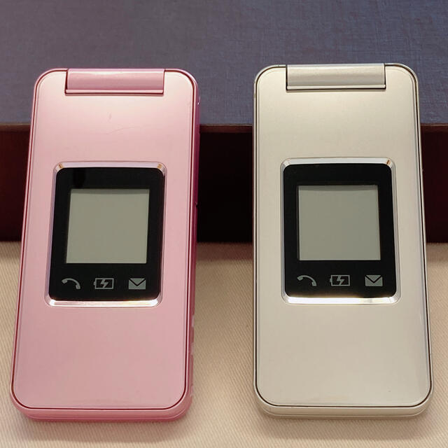 Softbank(ソフトバンク)のガラケー SHARP 108SH ソフトバンク ２台セット スマホ/家電/カメラのスマートフォン/携帯電話(携帯電話本体)の商品写真