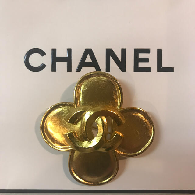 CHANEL(シャネル)のCHANEL☆シャネル 正規品 ヴィンテージ ブローチ ゴールドカラー レディースのアクセサリー(ブローチ/コサージュ)の商品写真