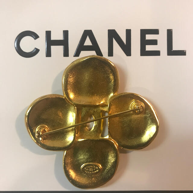 CHANEL(シャネル)のCHANEL☆シャネル 正規品 ヴィンテージ ブローチ ゴールドカラー レディースのアクセサリー(ブローチ/コサージュ)の商品写真