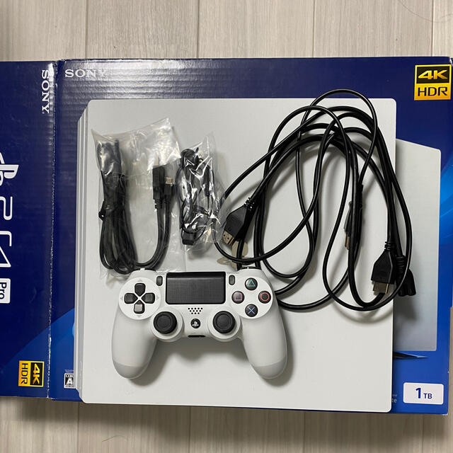 PlayStation4(プレイステーション4)のSONY PlayStation4 CUH-7200BB02 エンタメ/ホビーのゲームソフト/ゲーム機本体(家庭用ゲーム機本体)の商品写真