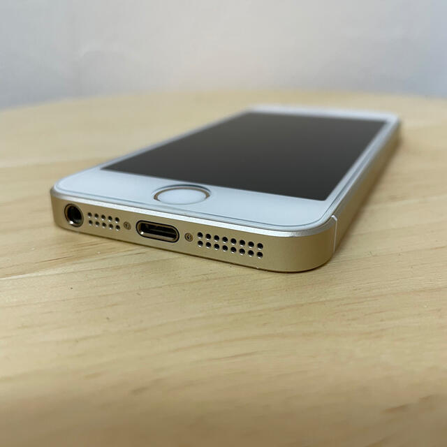 iPhone(アイフォーン)の【るり様専用】iPhone SE Gold 128 GB SIMフリー スマホ/家電/カメラのスマートフォン/携帯電話(スマートフォン本体)の商品写真