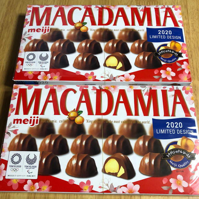 明治(メイジ)のmeiji MACADAMIA マカダミアチョコレート 特大 2箱 食品/飲料/酒の食品(菓子/デザート)の商品写真