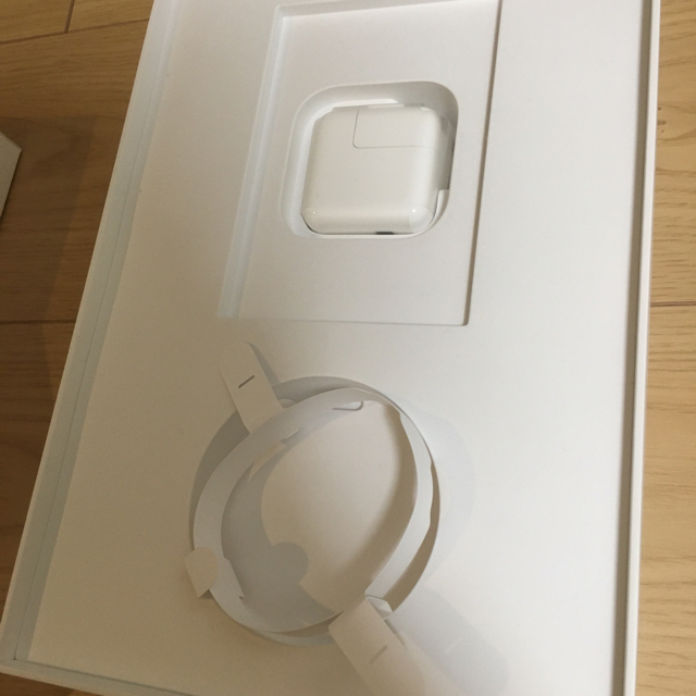 Apple(アップル)の最終値下げ　iPad AIR3 air3 ケース付き スマホ/家電/カメラのPC/タブレット(タブレット)の商品写真