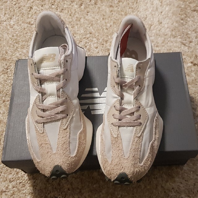 New Balance - 値下げニューバランス327ベージュ