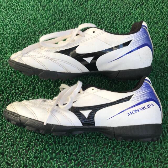 MIZUNO(ミズノ)のミズノ トレーニングシューズ21cm モナルシーダ2 スポーツ/アウトドアのサッカー/フットサル(シューズ)の商品写真