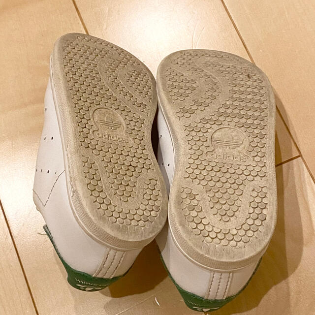 adidas(アディダス)のアディダス　スタンスミス　スニーカー キッズ/ベビー/マタニティのキッズ靴/シューズ(15cm~)(スニーカー)の商品写真