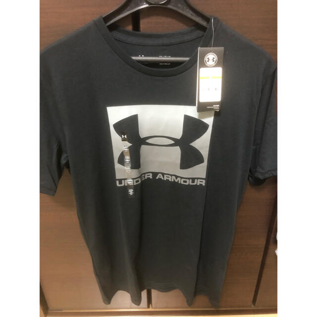 UNDER ARMOUR(アンダーアーマー)の☆新品　アンダーアーマー  tシャツ 黒　M☆送料込み メンズのトップス(Tシャツ/カットソー(半袖/袖なし))の商品写真