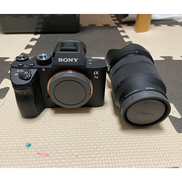 SONY(ソニー)の『いくみんさん専用』SONY α7III ズームレンズキット スマホ/家電/カメラのカメラ(ミラーレス一眼)の商品写真