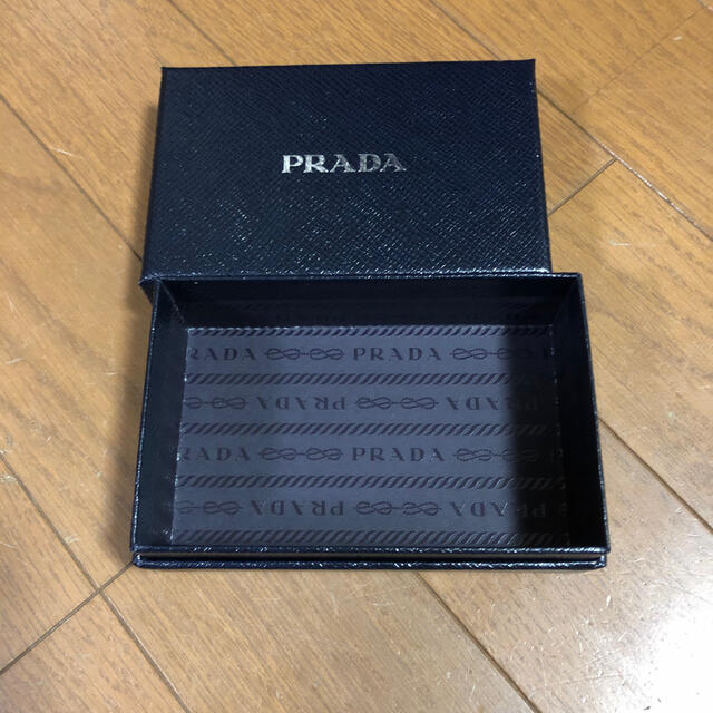 PRADA(プラダ)のPRADA 紙袋＋空箱 レディースのバッグ(ショップ袋)の商品写真