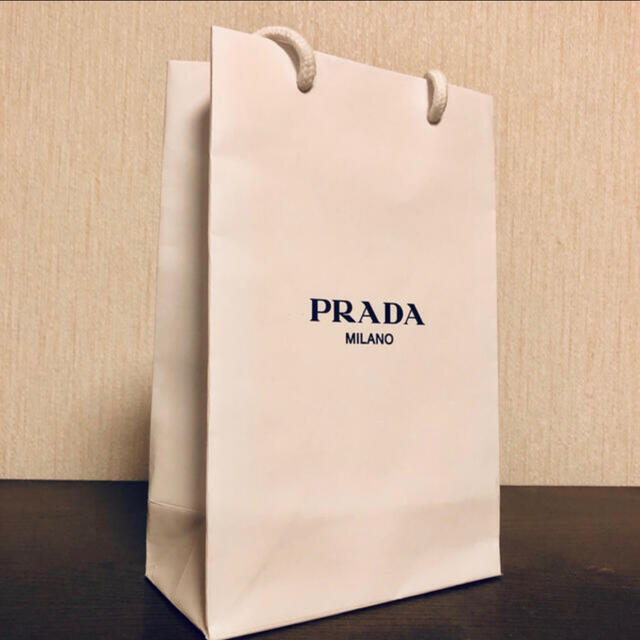 PRADA(プラダ)のPRADA 紙袋＋空箱 レディースのバッグ(ショップ袋)の商品写真