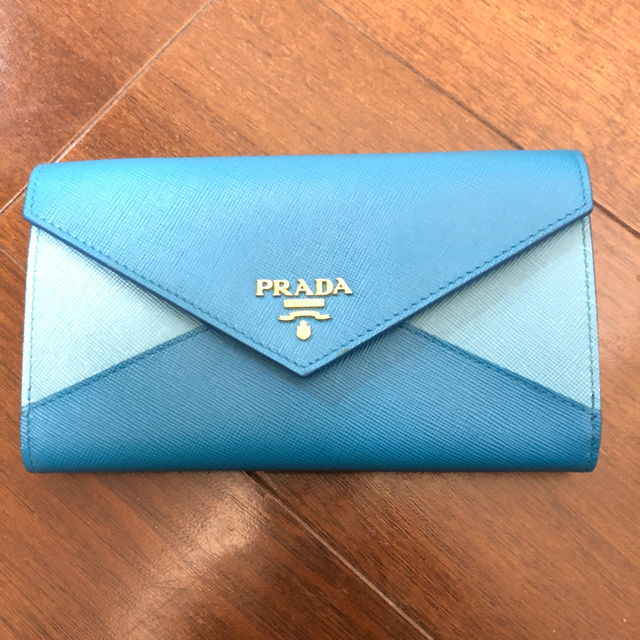 PRADA(プラダ)のAYK様　専用商品　PRADA 財布 レディースのファッション小物(財布)の商品写真