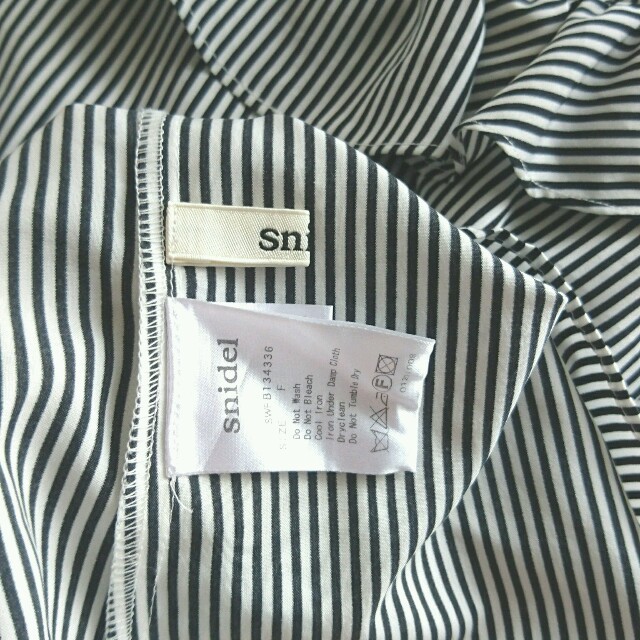 SNIDEL(スナイデル)のsnidel フリルトップス レディースのトップス(シャツ/ブラウス(半袖/袖なし))の商品写真