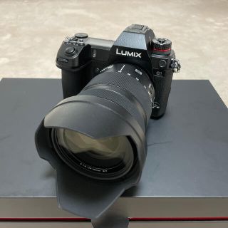 パナソニック(Panasonic)の【pavlov1080様】LUMIX S1 レンズキット(ミラーレス一眼)