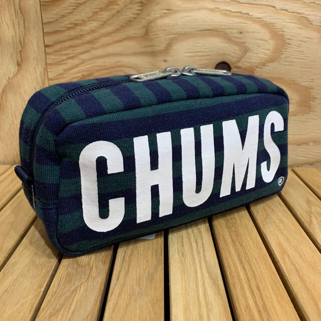 CHUMS(チャムス)の【新品】CHUMS 断トツ人気のボートロゴポーチです。 レディースのファッション小物(ポーチ)の商品写真