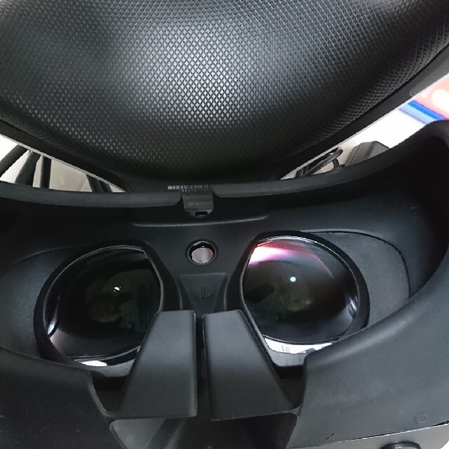 PlayStation VR(プレイステーションヴィーアール)のPS VR（Camera同封）＋ソフト2本 エンタメ/ホビーのゲームソフト/ゲーム機本体(家庭用ゲーム機本体)の商品写真
