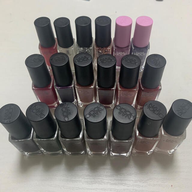 NAIL HOLIC(ネイルホリック)のネイルポリッシュ（マニキュア）全33本セット コスメ/美容のネイル(マニキュア)の商品写真